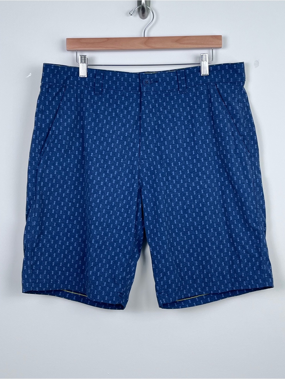 Eddie Bauer Men's Travex Nylon Shorts with AOP Fish Bone Pattern Size 35; Hiking